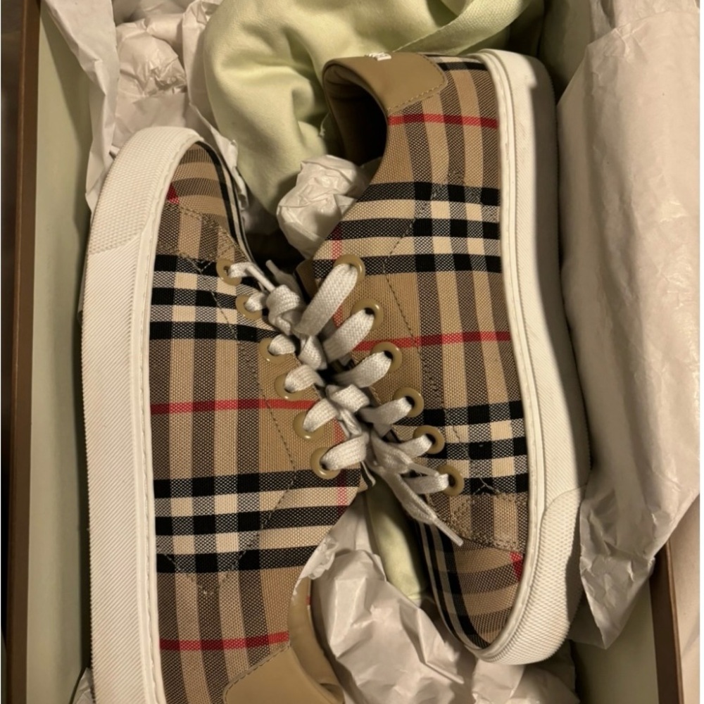 Burberry sneakers